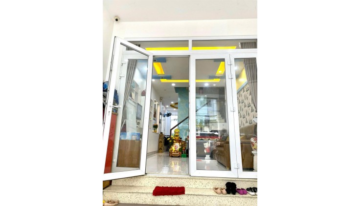 Bán gấp nhà HXH Quận 7 170m2 ngang 4 1T3L nội thất cao cấp sổ sẵn giá 9.45 tỉ